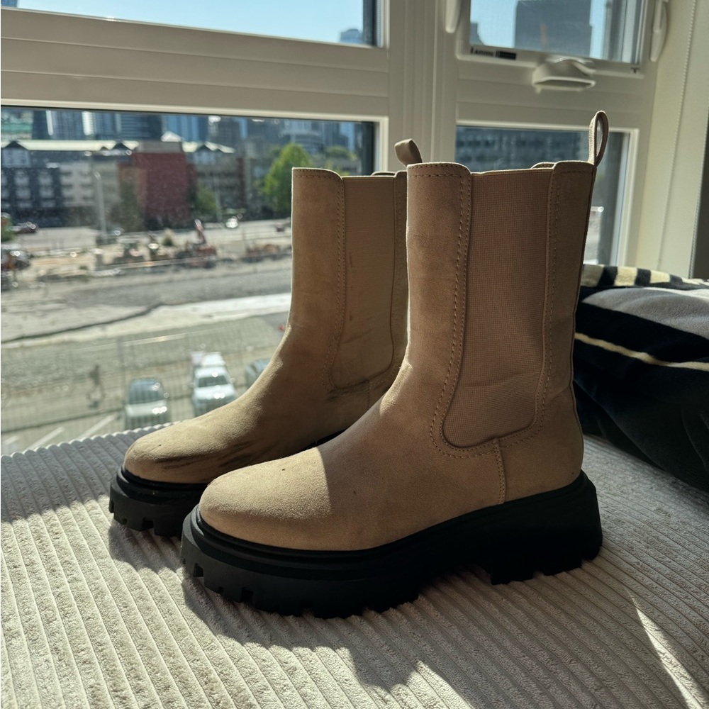 Women's Tan suede chunky Chelsea boots